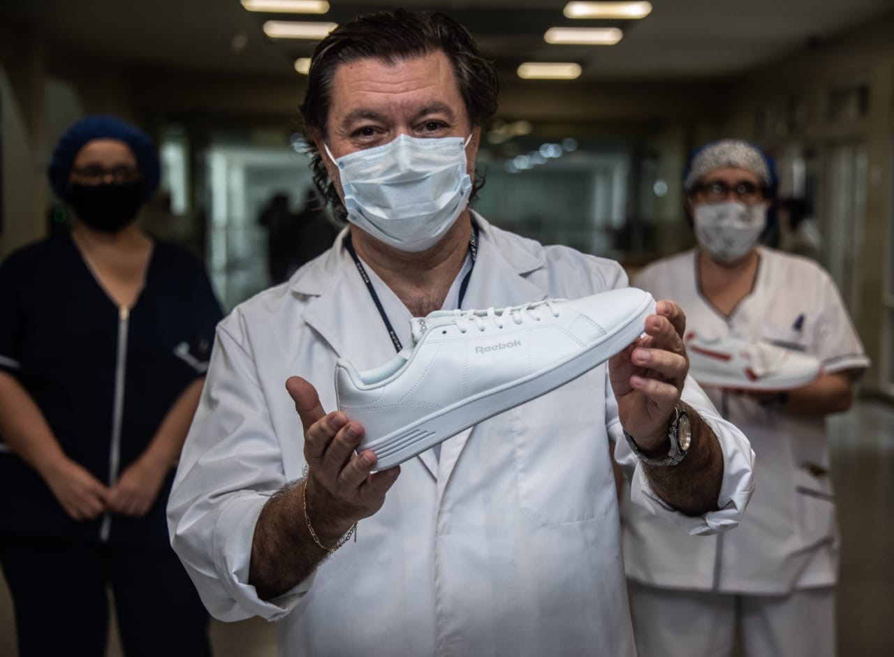 Reebok Argentina donó 400 pares de zapatillas a los trabajadores salud - Buenos Aires