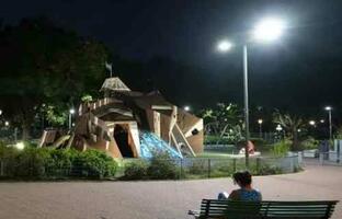 Plaza iluminada FOTO: GCABA