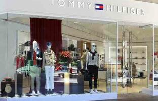  TOMMY HILFIGER FOTO: WEB